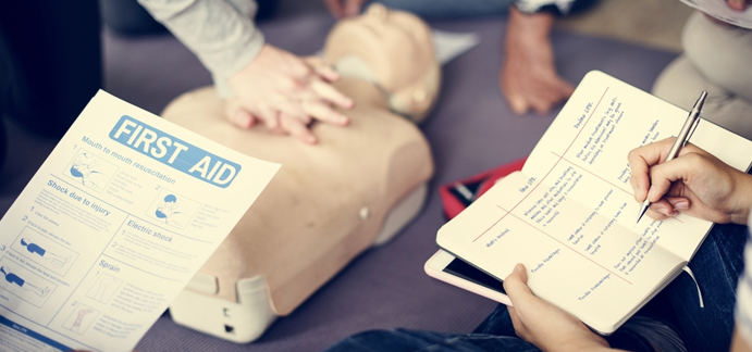 First aid form and a manikin